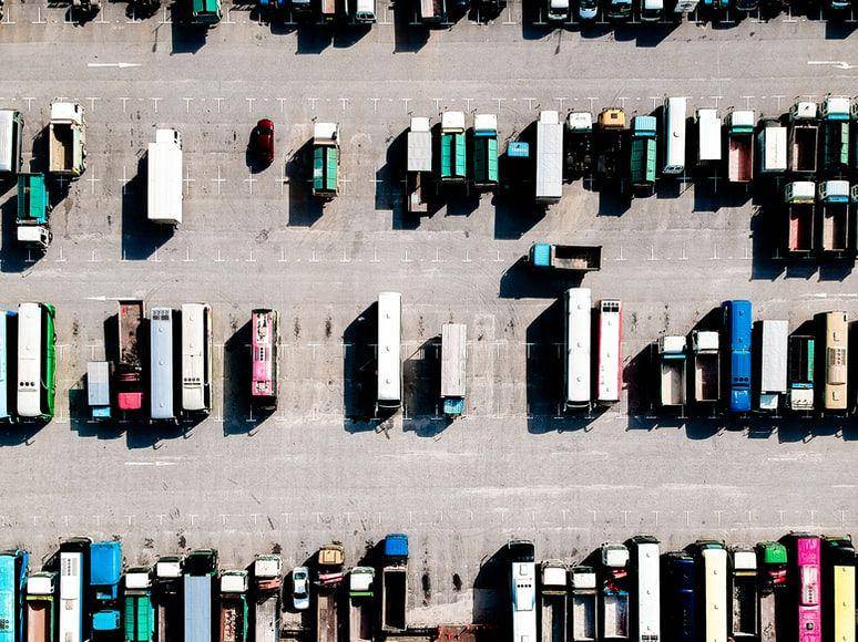 Ilustrasi truk. (Unsplash.com/Christian Chen)