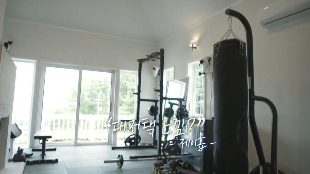 Ruang Gym dengan berbagai peralatan (youtube.com/INTHESOOPTV)