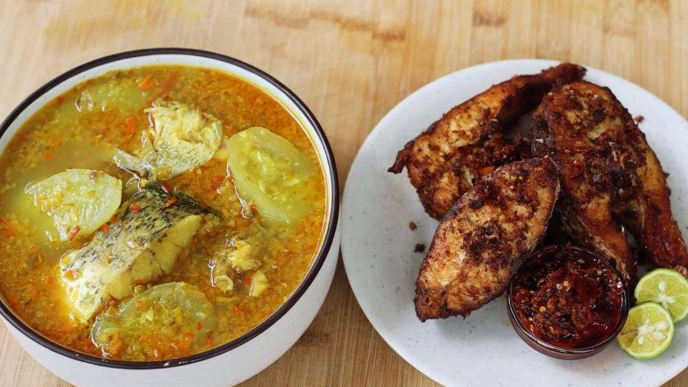 Sup ikan timun dan ikan goreng Mak Beng ala Devina Hermawan. (youtube.com/Devina Hermawan)