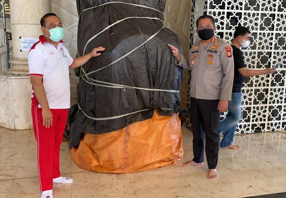 Orang Misterius Bakar Mimbar Masjid Raya Makassar