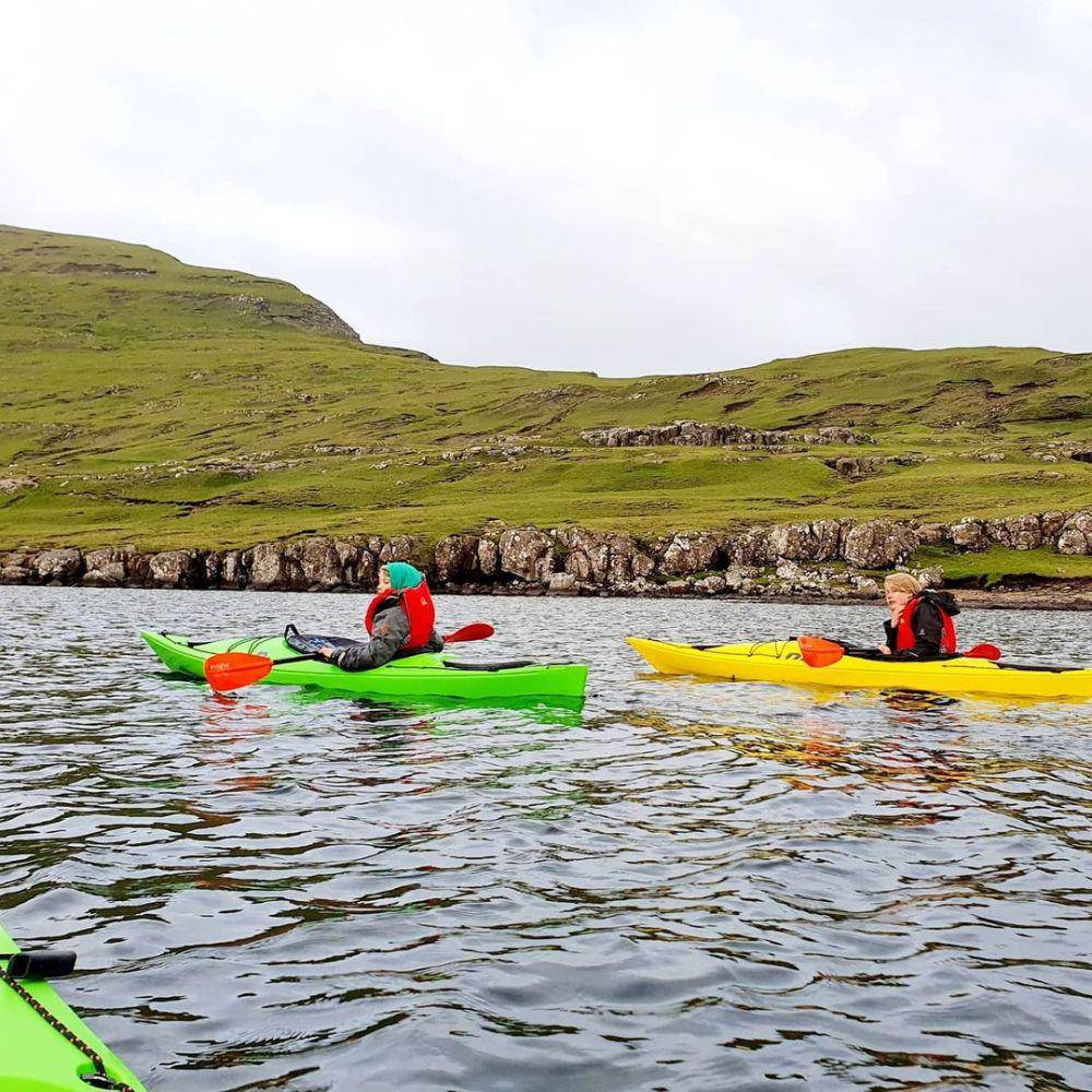bermain kayak di Danau Leitisvatn (instagram.com/dreynstind)