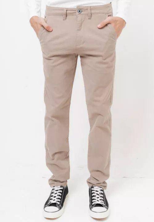 Ilustrasi celana khaki (lazada.co.id)