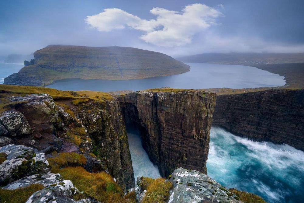 potret Danau Leitisvatn (instagram.com/manos_choustoulakis)
