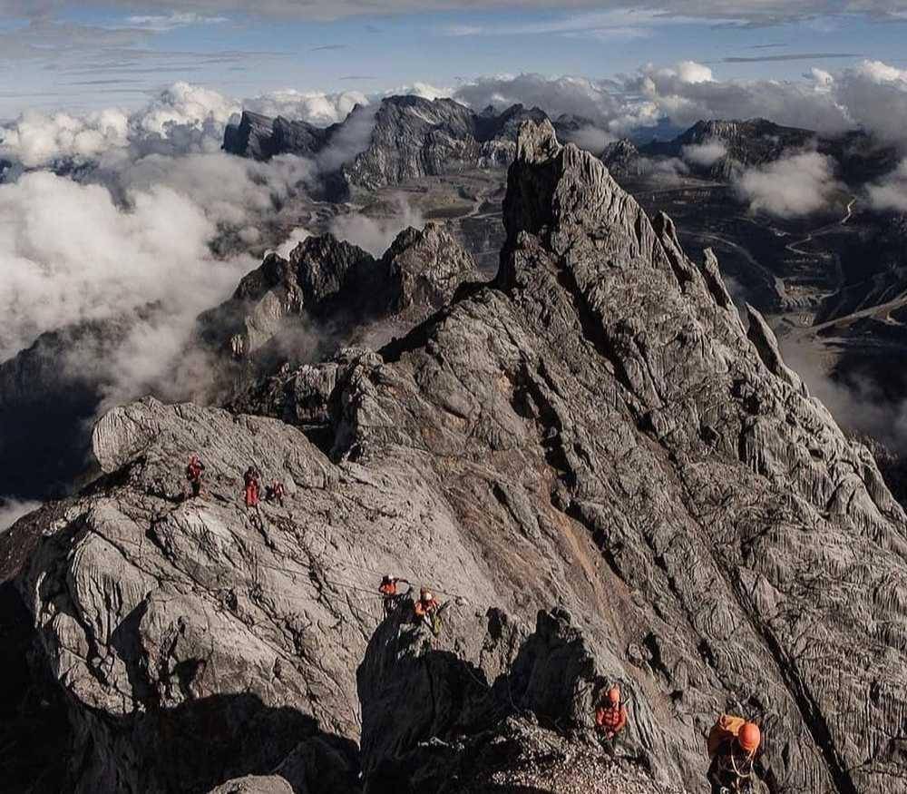 Pegunungan Jayawijaya (instagram.com/fotokitaid)