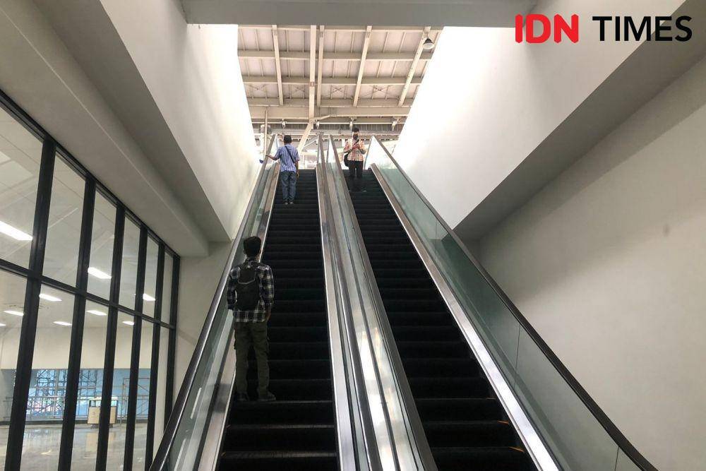 Akses menuju Jalur Layang Stasiun Manggarai (IDN Times/Vadhia Lidyana)