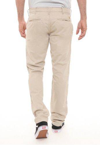 Ilustrasi celana khaki (zalora.co.id)