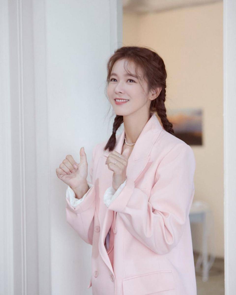 Kyung Soo Jin (instagram.com/love3175989)