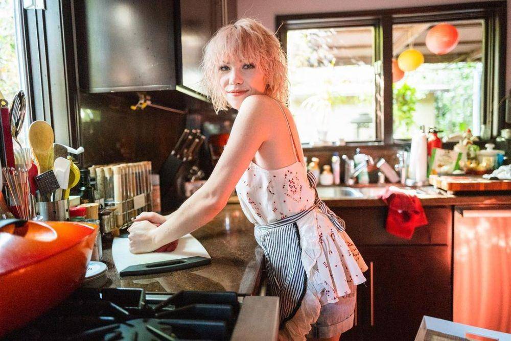 Carly Rae Jepsen (instagram.com/carlyraejepsen)
