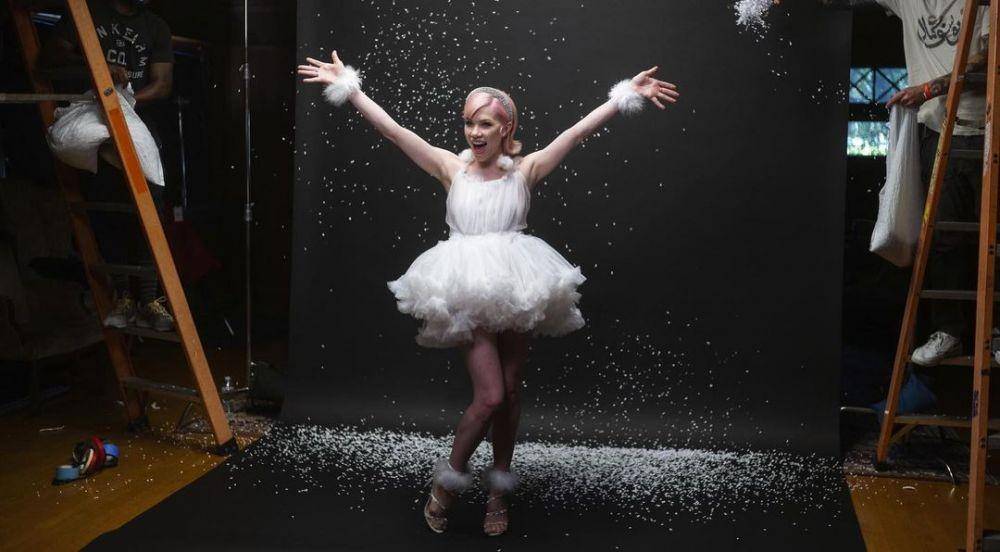 Carly Rae Jepsen (instagram.com/carlyraejepsen)