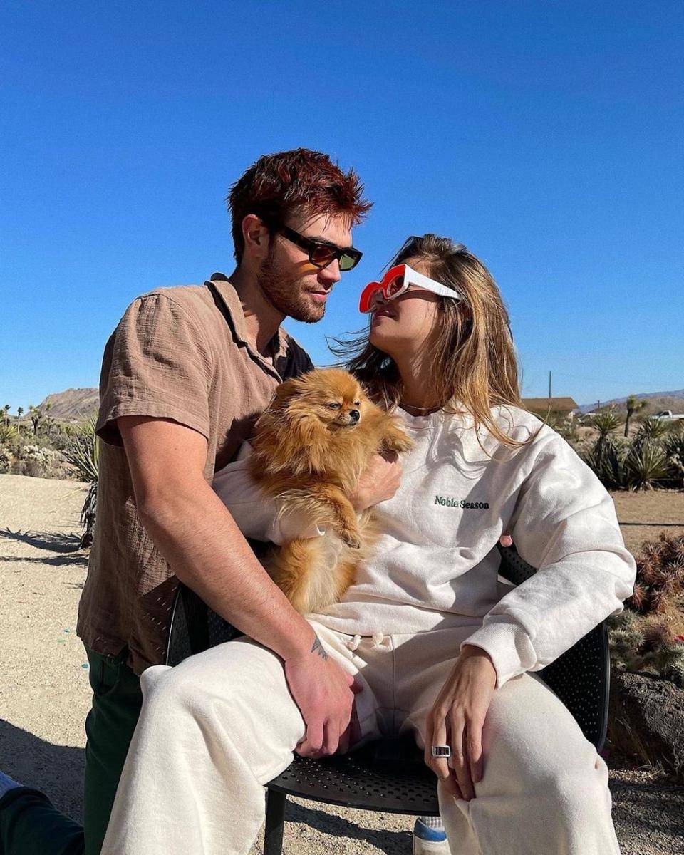 KJ Apa dan Clara Berry (instagram.com/clara.berry)