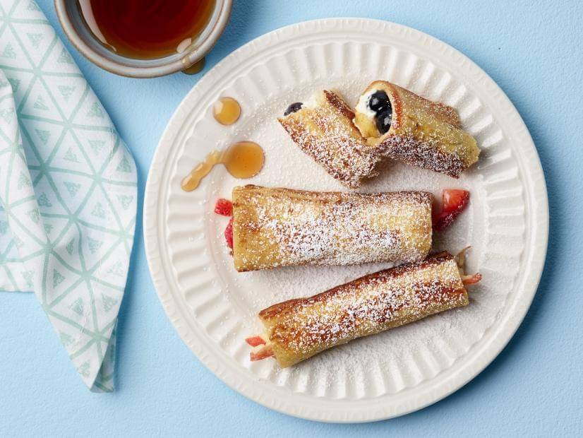 ilustrasi banana peanut butter french toast roll ups (foodnetwork.com/food network kitchen)