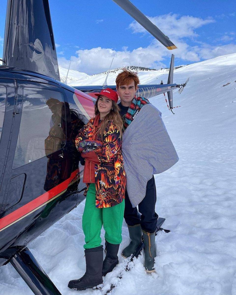 KJ Apa dan Clara Berry (instagram.com/clara.berry)