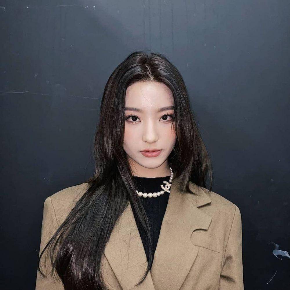 Saerom fromis_9 (instagram.com/saeromssee)