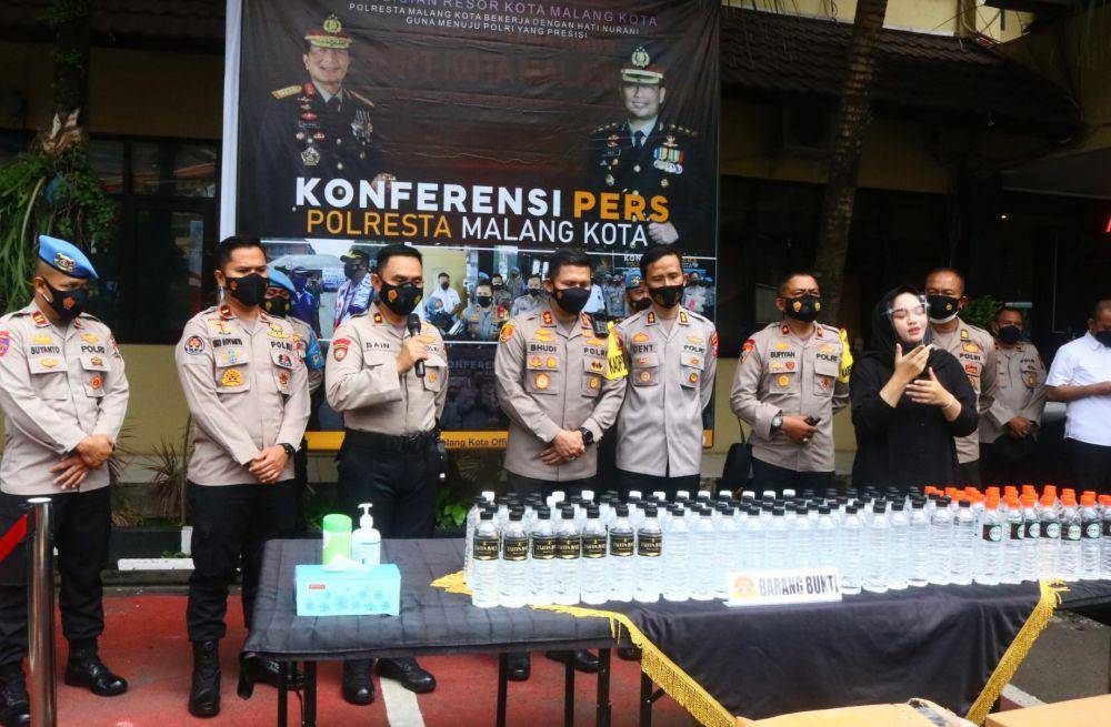 Kasat Samapta, Kompol Syabain Rahmad Kusriyanto saat memberikan penjelasan di Polresta Malang Kota. IDN Times/Alfi Ramadana