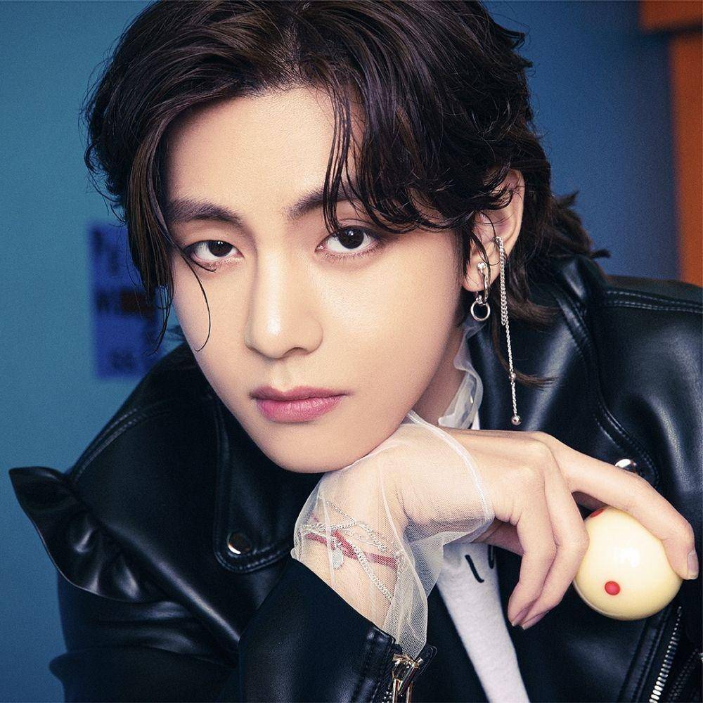 V BTS (instagram.com/bts.bighitofficial)