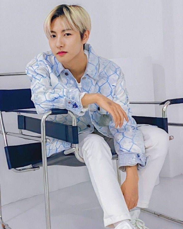 Jacket jeans ala member NCT (instagram.com/nctunited00)