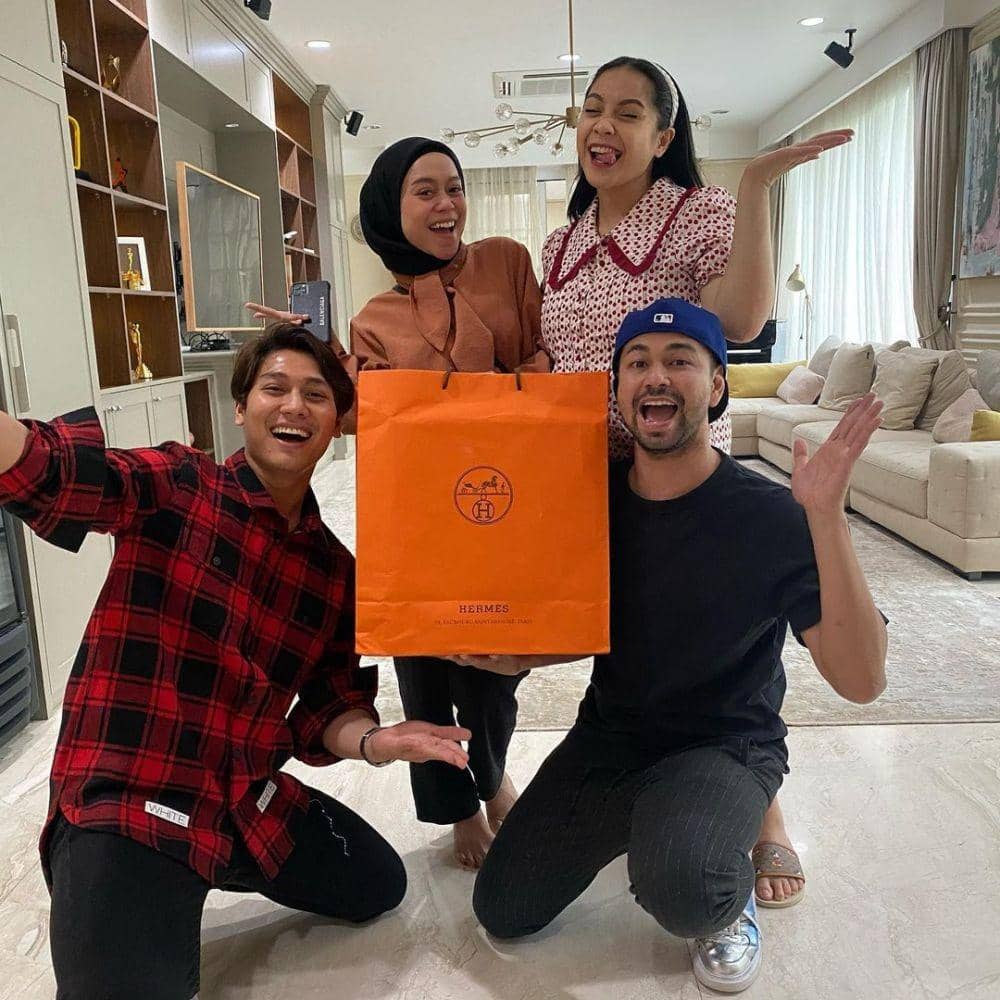 Lesti dan Nagita (instagram.com/raffinagita1717)