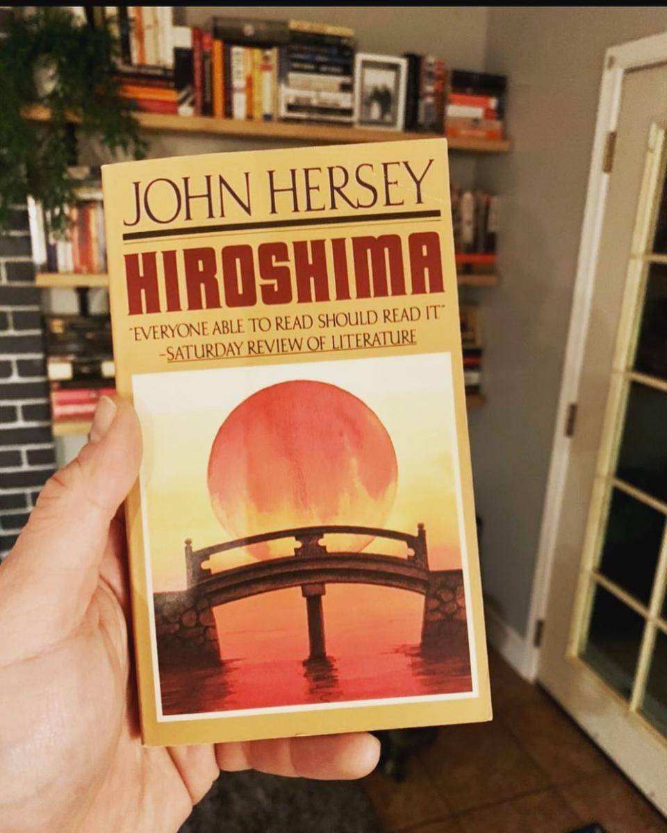 Hiroshima oleh Joh Hersey (instagram.com/book_rec_guy)