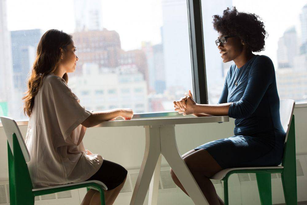 ilustrasi dua perempuan mengobrol (unsplash.com/Christina @ wocintechchat.com)