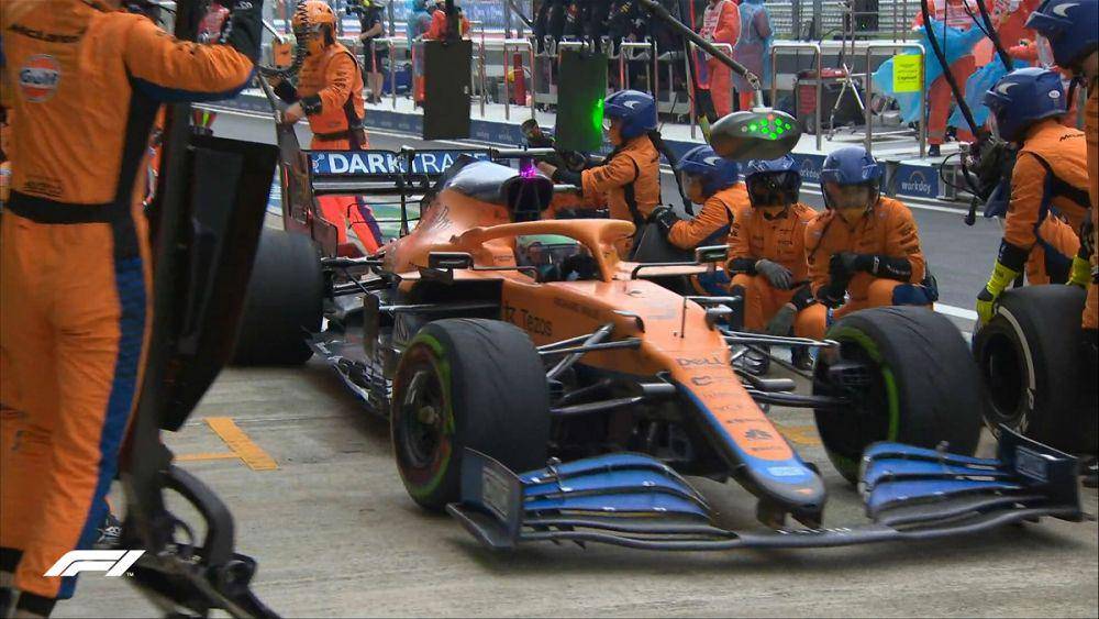 Daniel Ricciardo saat masuk pit pada GP Rusia (twitter.com/F1)