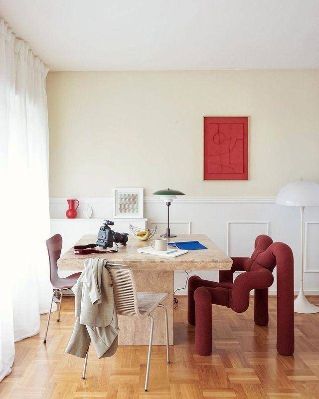 eilustrasi Ekstrem chair (instagram.com/ergosystem_kr)