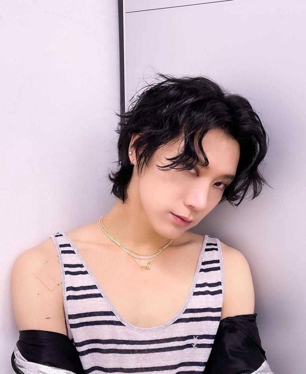 Ten WayV (instagram.com/tenlee_1001)
