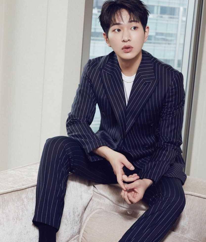 Onew SHINee (instagram.com/shinee)
