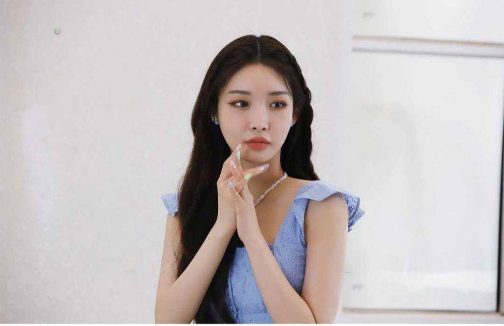 Chungha (instagram.com/chungha_official)