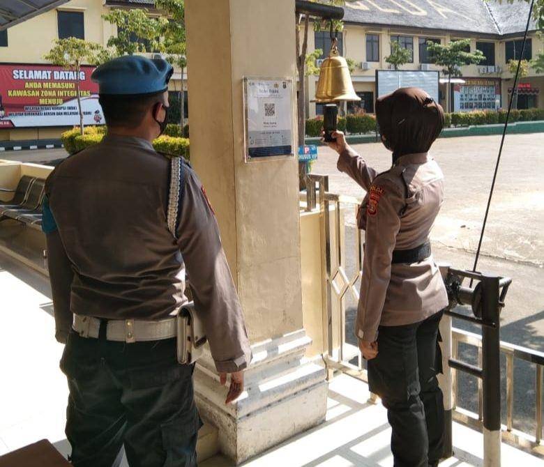 Polresta Bandar Lampung mulai mensosialisasikan dan memberlakukan penggunaan sistem pindai barcode aplikasi PeduliLindungi. (IDN Times/Istimewa)
