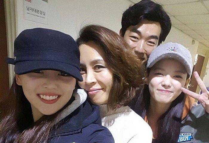 Kim Yoo Jung dan keluarga (soompi.com)