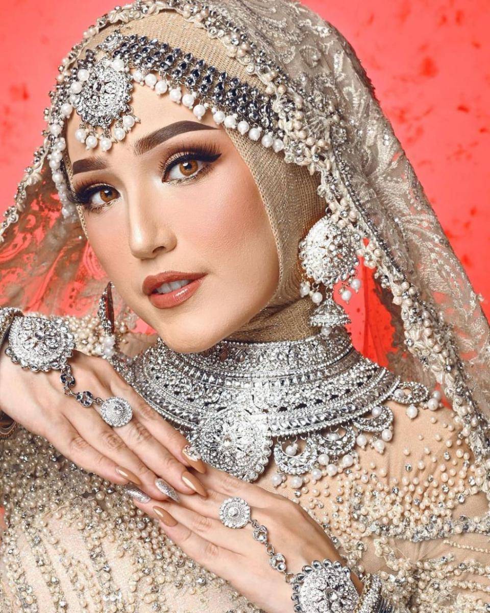 Adelia Pasha (instagram.com/adeliapasha)