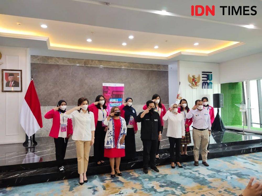 Enam kaum muda perempuan yang akan menggantikan Menteri BUMN dan Lima Dirut BUMN selama sehari. (IDN Times/Ridwan Aji Pitoko)