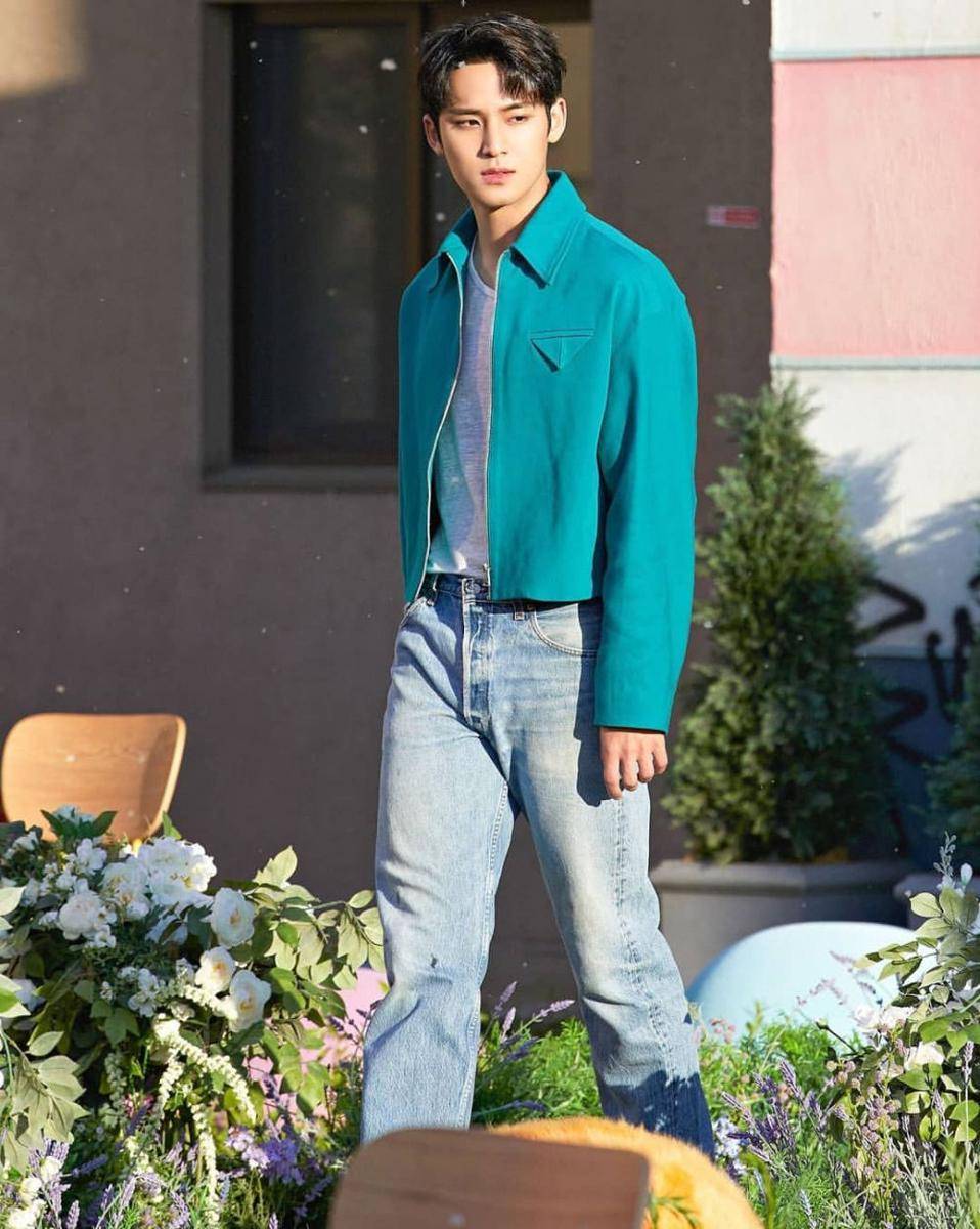 OOTD ala Mingyu SEVENTEEN (Instagram.com/mingyu_latte)