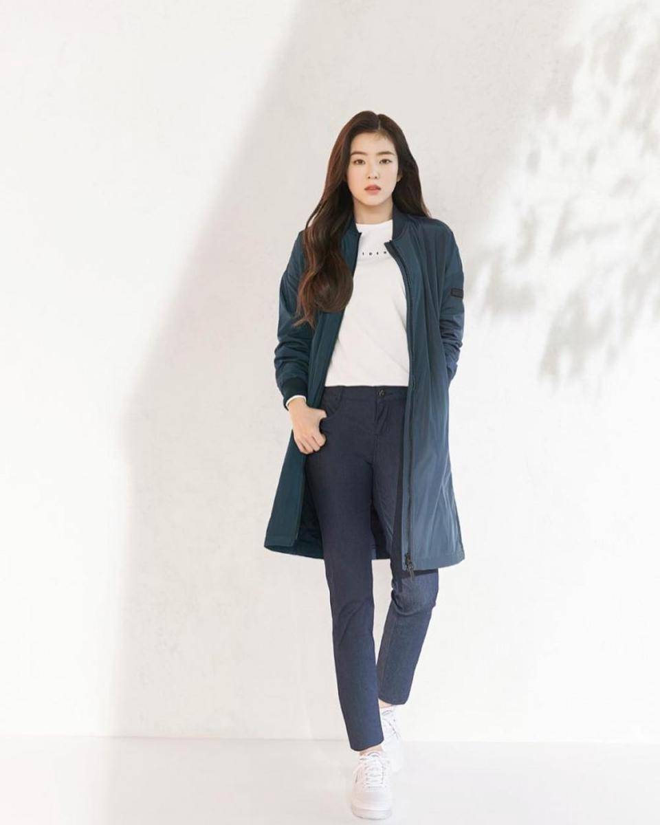 Bawahan celana jeans ala Irene (instagram.com/irene.rvelvet)