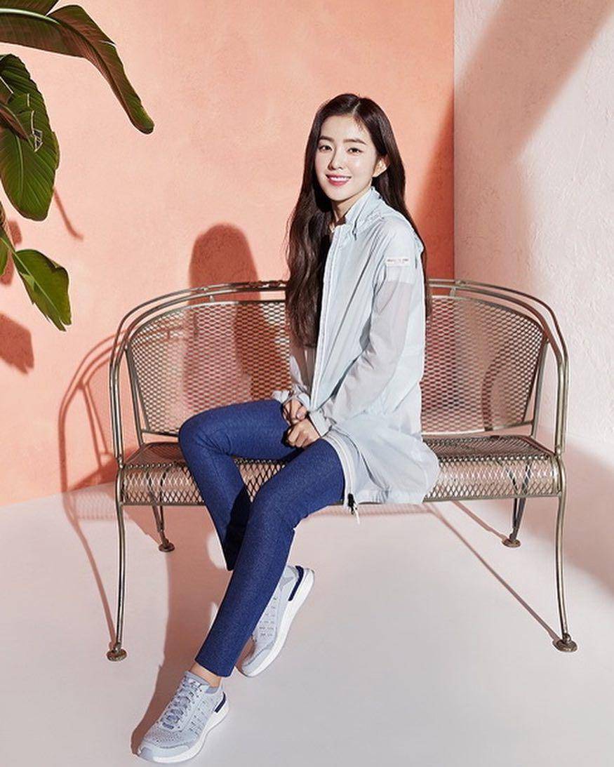 Bawahan celana jeans ala Irene (instagram.com/irene.rvelvet)