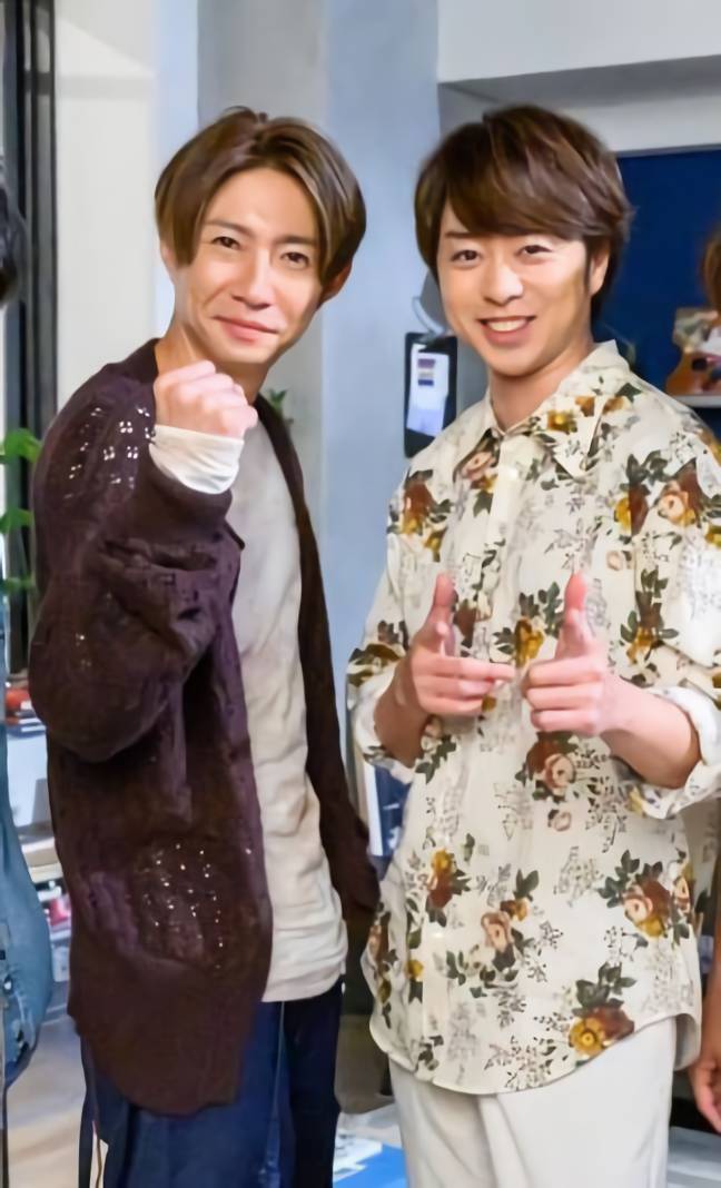 Persahabatan Sho dan Aiba ARASHI (Instagram.com/arashi_5_official)