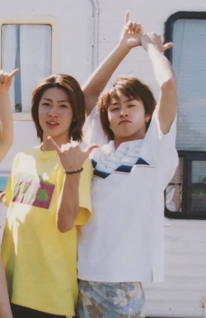 Persahabatan Sho dan Aiba ARASHI (Instagram.com/arashi_5_official)