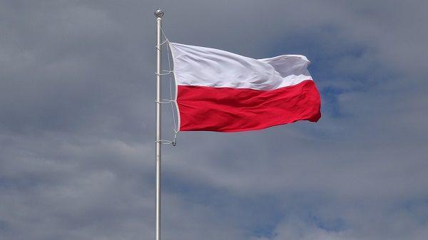 Bendera Polandia. (Pixabay.com/crsntdesign)