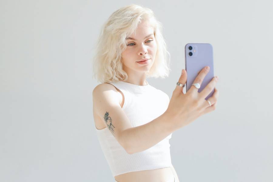 Ilustrasi selfie (pexels.com/@polina-tankilevitch)