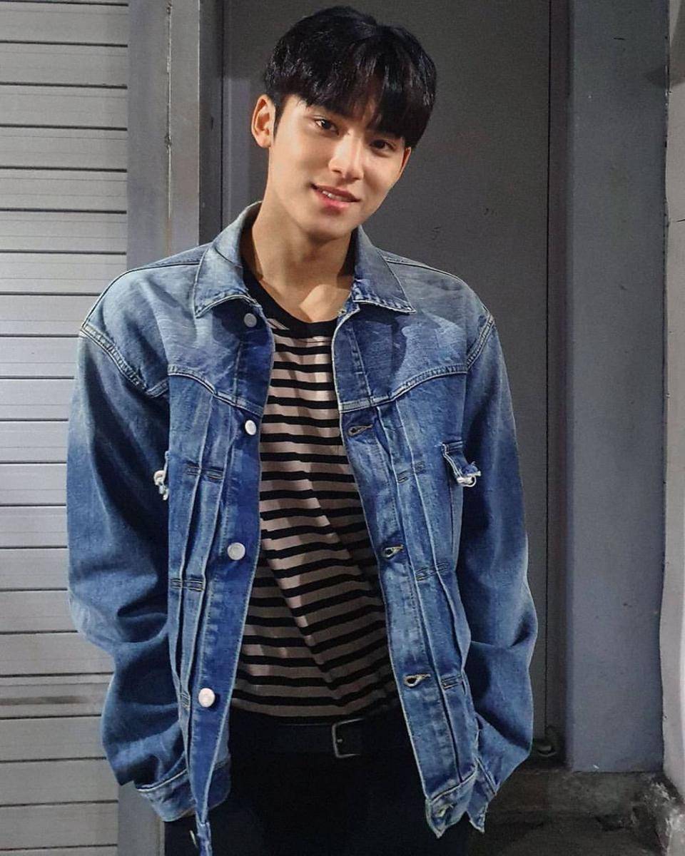 OOTD ala Mingyu SEVENTEEN (Instagram.com/mingyu_latte)