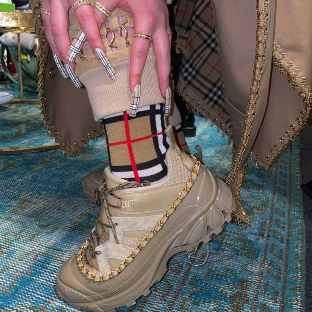 nail art Billie Eilish (instagram.com/billieeilish)