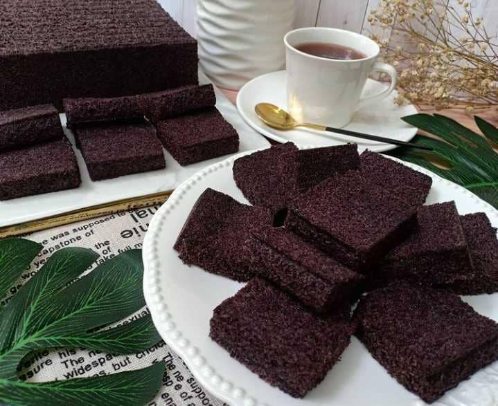 brownies ketan hitam (instagram.com/jenix_cakes)