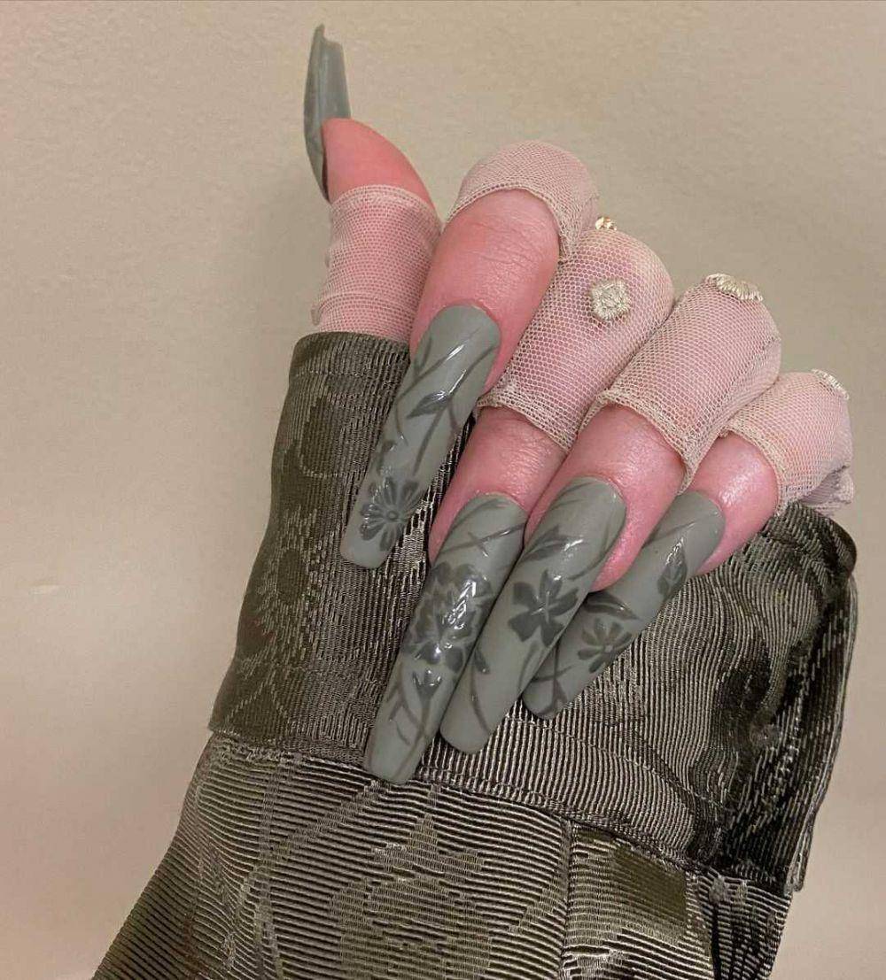 nail art Billie Eilish (instagram.com/billieeilish)