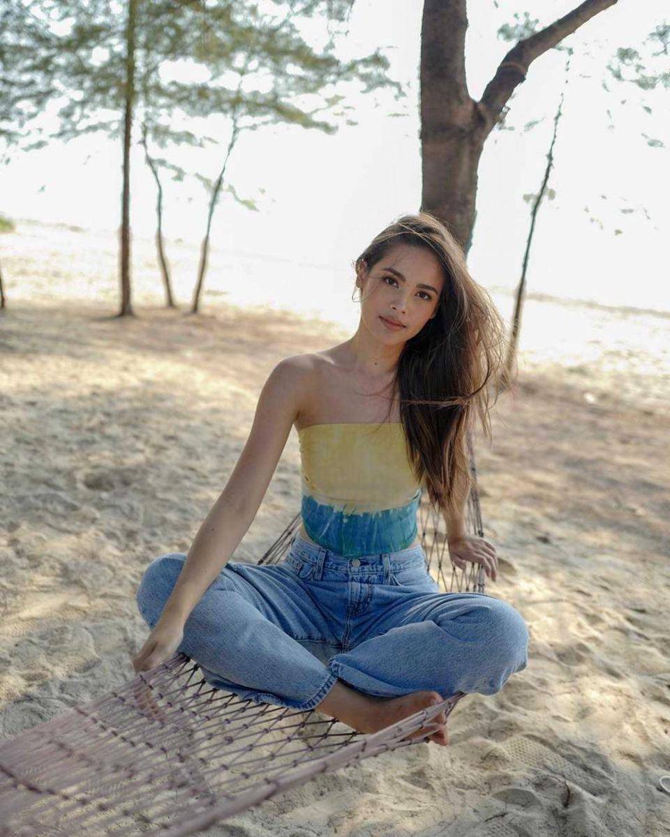 Celana jeans ala Yaya Urassaya (instagram.com/urassayas)
