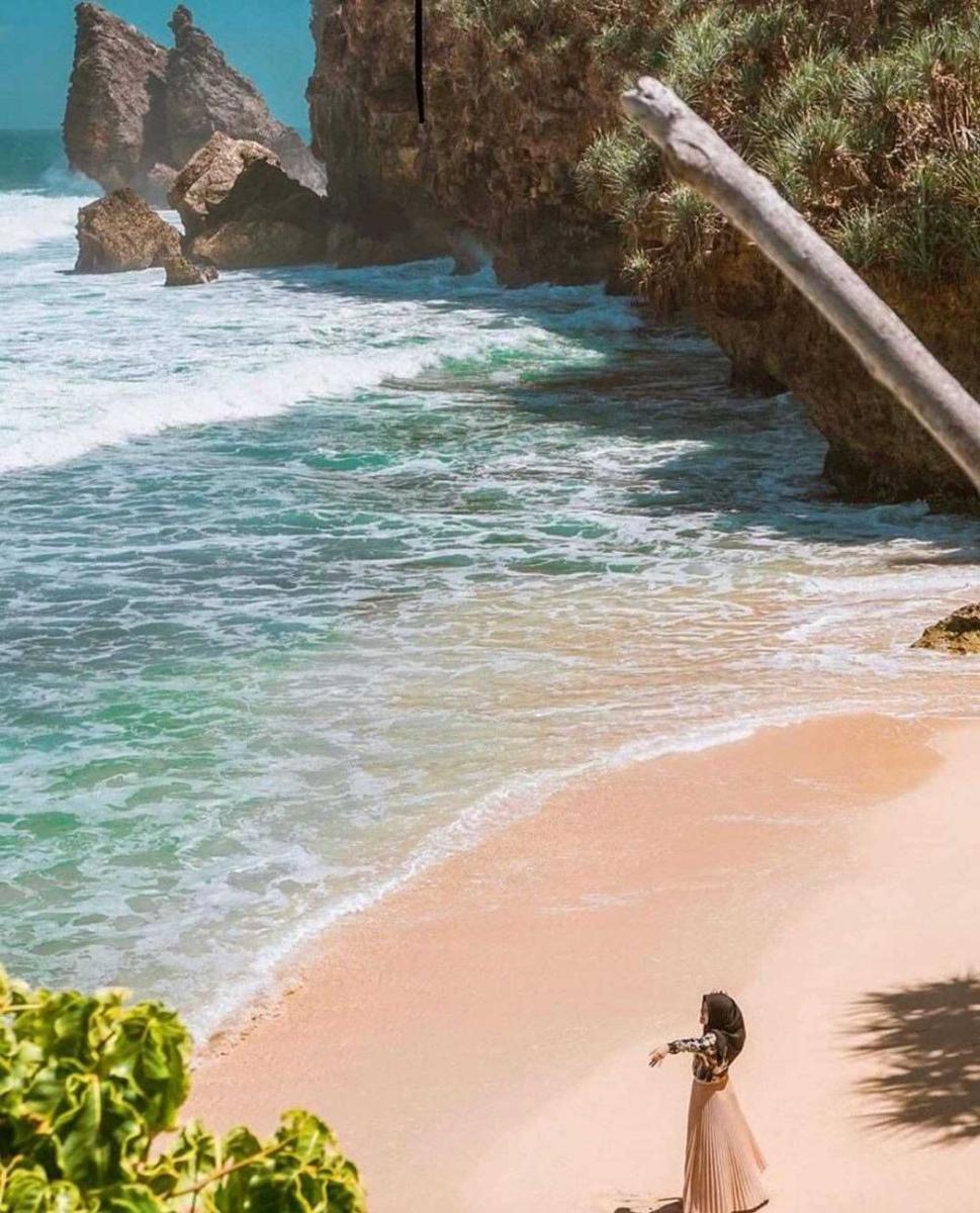 Pantai Midodaren (instagram.com/piknikyukindonesia)