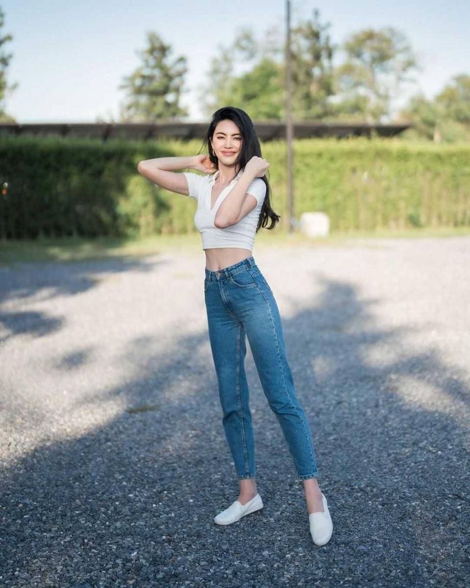 Celana Jeans ala Mai Davika (instagram.com/davikah)