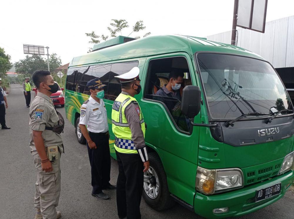 Ganjil Genap di Tebing Breksi, Puluhan Kendaraan Diminta Pulang