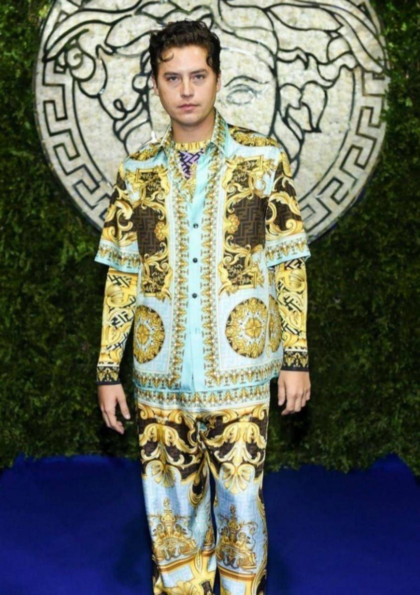 Style seleb pria yang hadir di Milan Fashion Week 2021 (Instagram.com/versace)