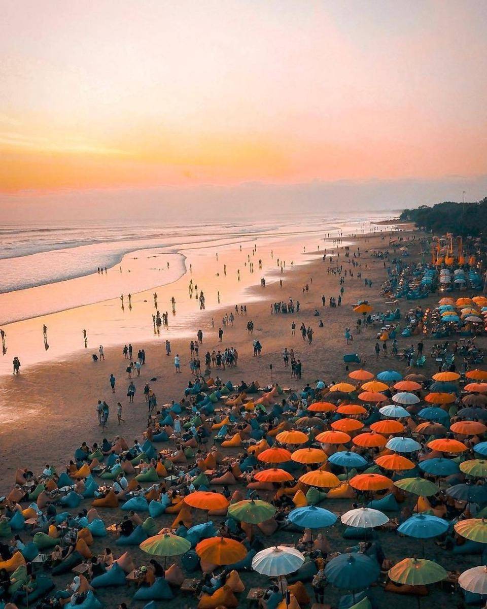 Pantai Seminyak, Bali (instagram.com/milopadma)