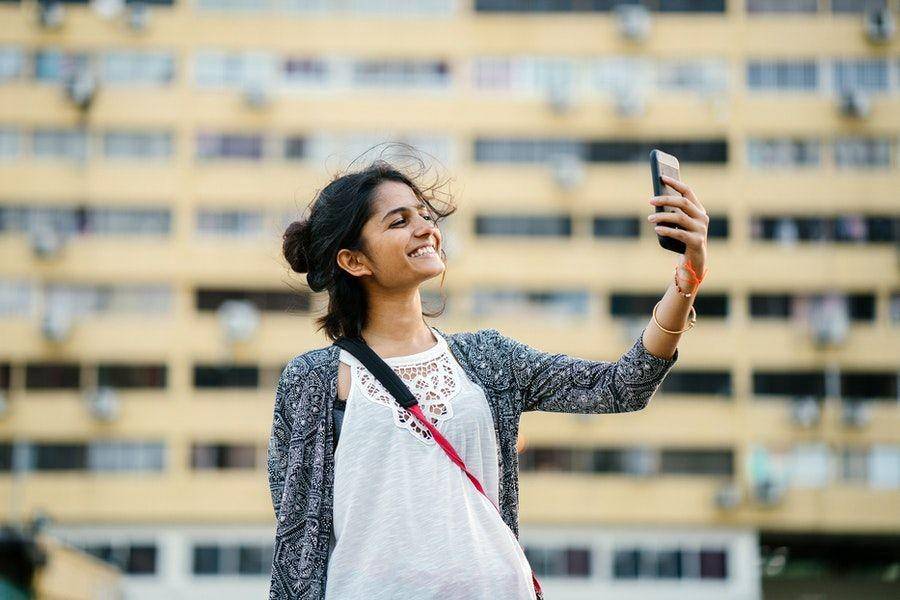 Ilustrasi selfie (pexels.com/@mentatdgt-330508)